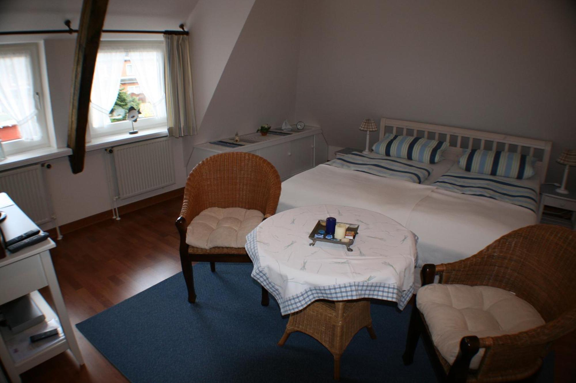 Ferienwohnungen Im Hotel Garni Zur Post Utersum Bilik gambar