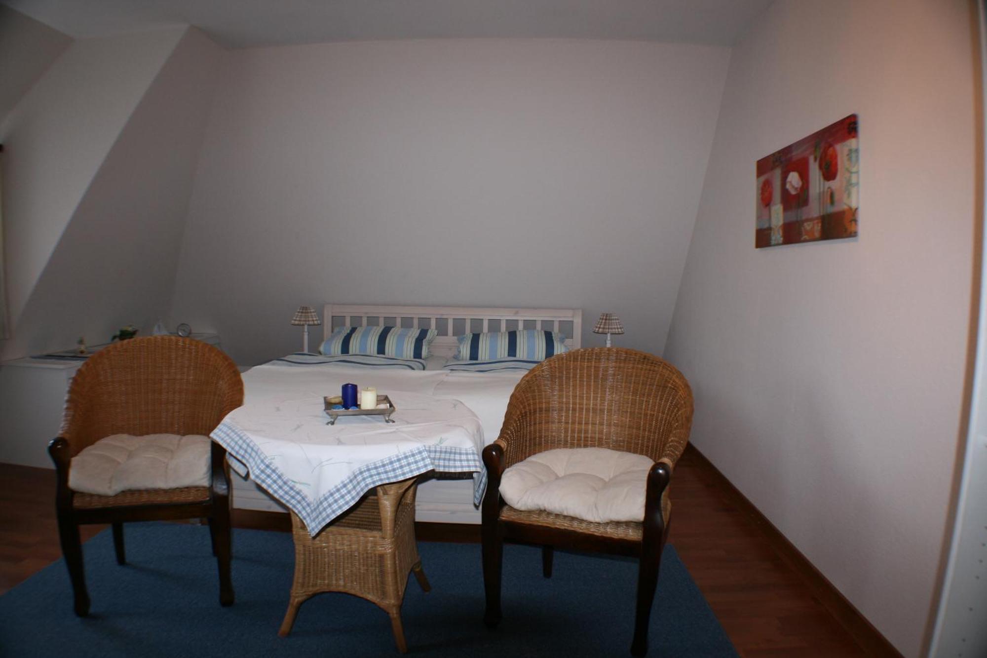 Ferienwohnungen Im Hotel Garni Zur Post Utersum Bilik gambar