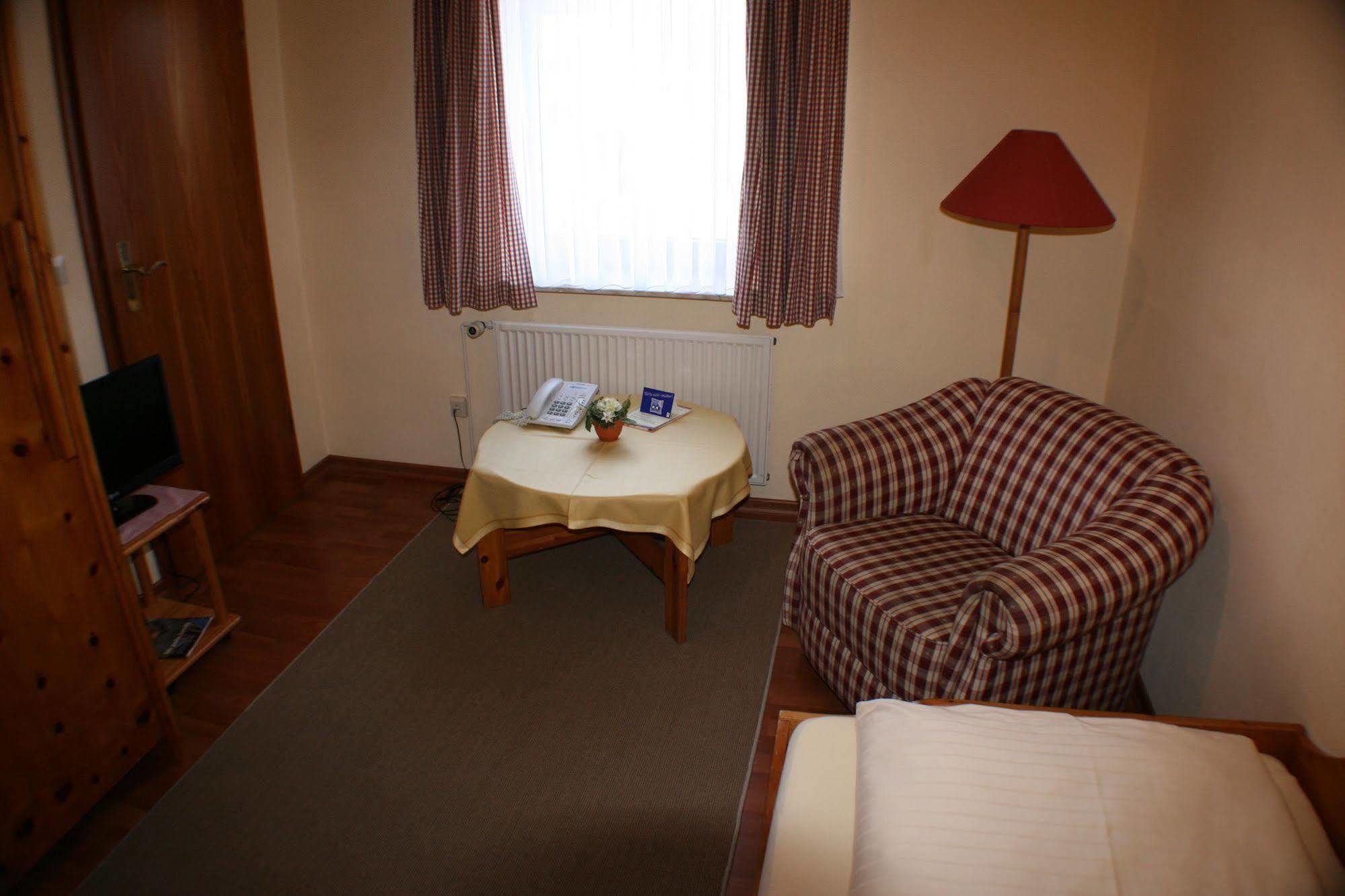 Ferienwohnungen Im Hotel Garni Zur Post Utersum Luaran gambar