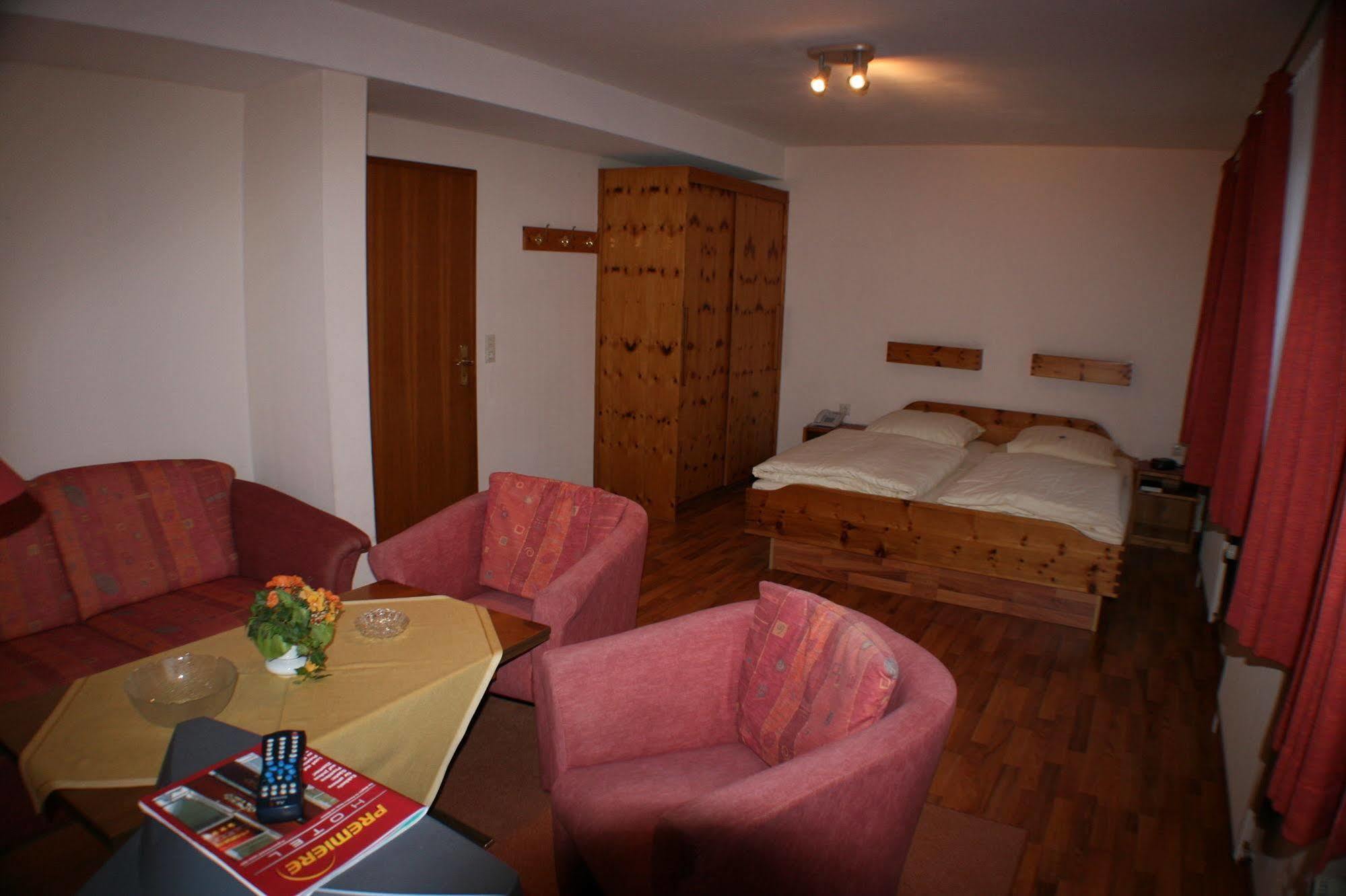 Ferienwohnungen Im Hotel Garni Zur Post Utersum Luaran gambar
